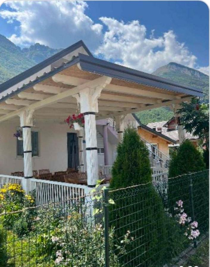 Lola Guest House Vuthaj Buitenkant foto