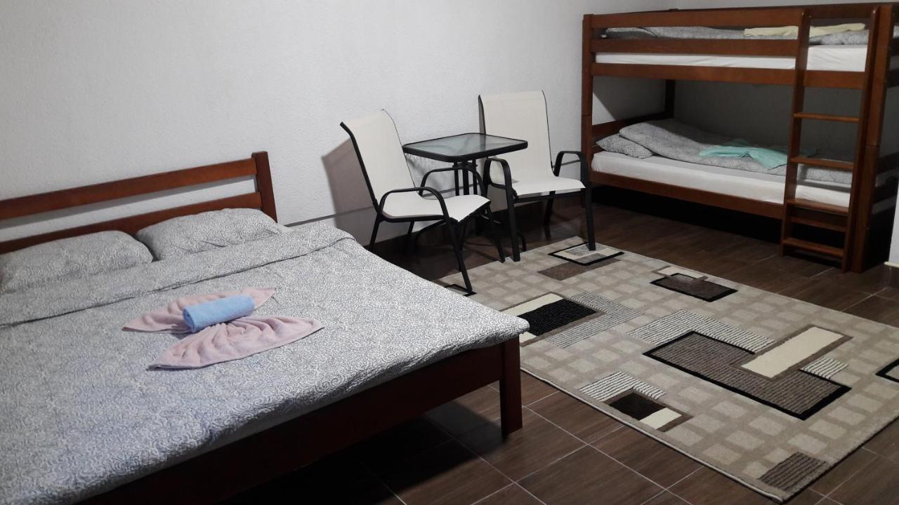 Lola Guest House Vuthaj Buitenkant foto