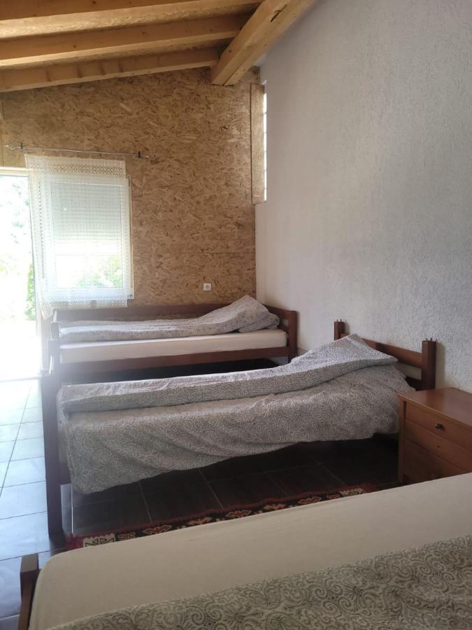 Lola Guest House Vuthaj Buitenkant foto