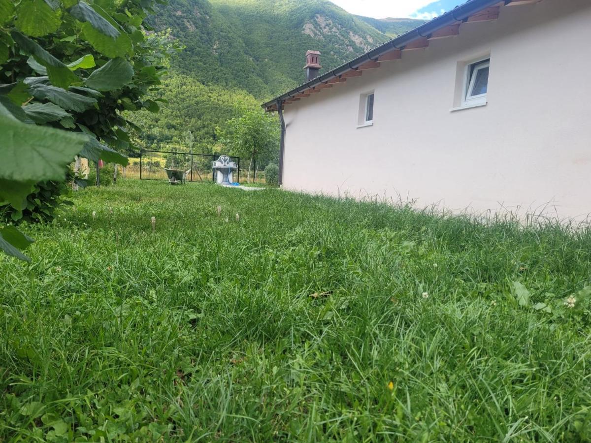 Lola Guest House Vuthaj Buitenkant foto