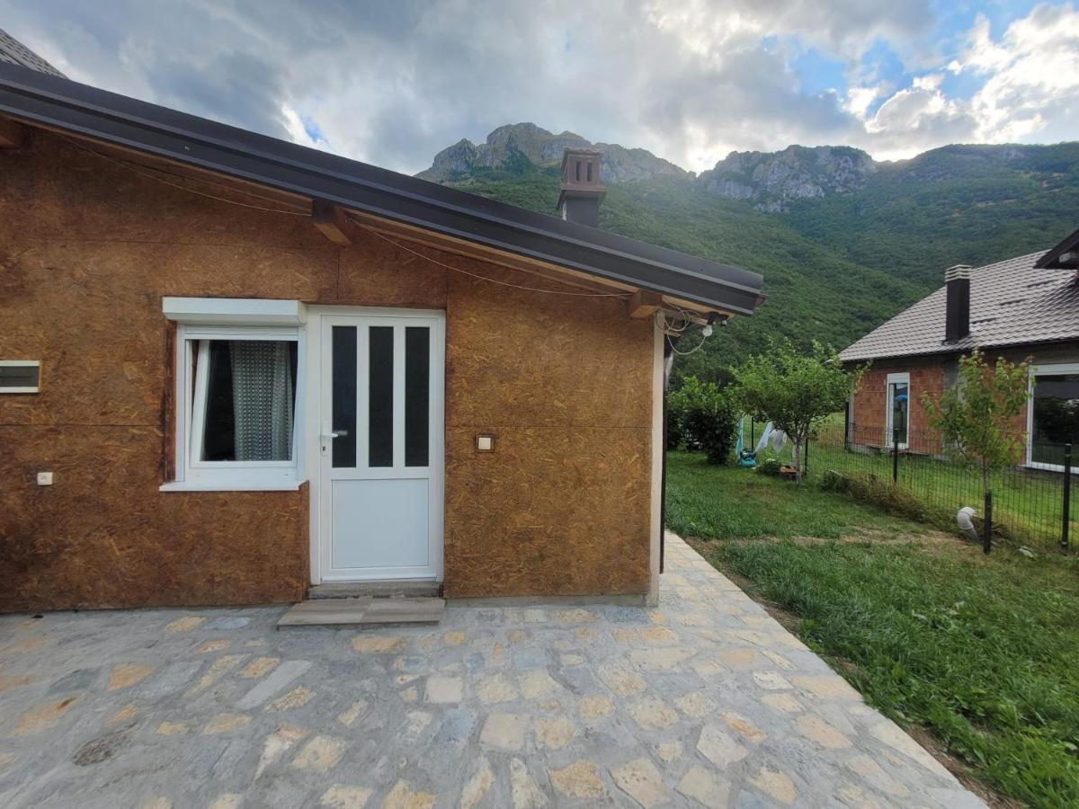 Lola Guest House Vuthaj Buitenkant foto