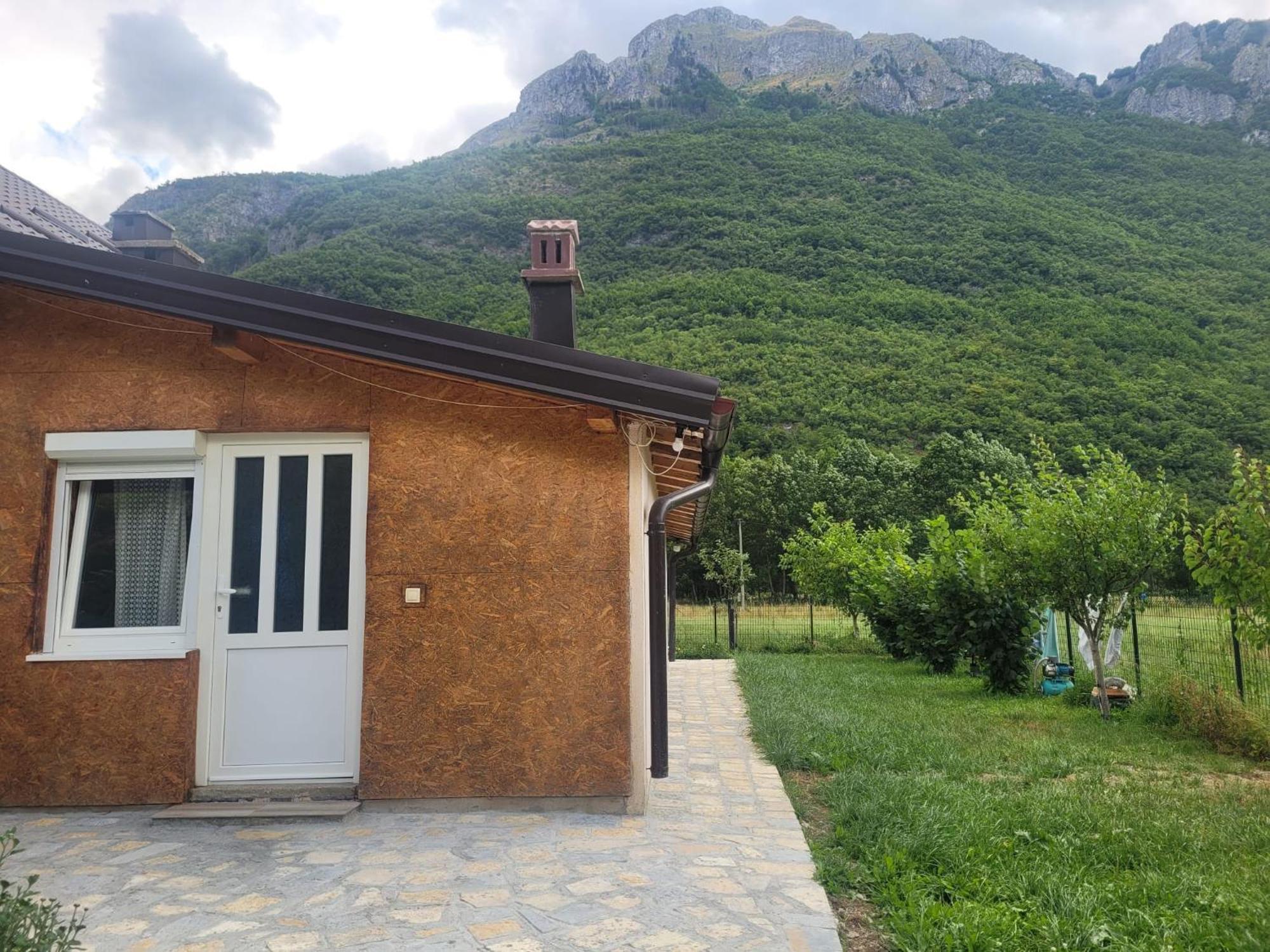 Lola Guest House Vuthaj Buitenkant foto