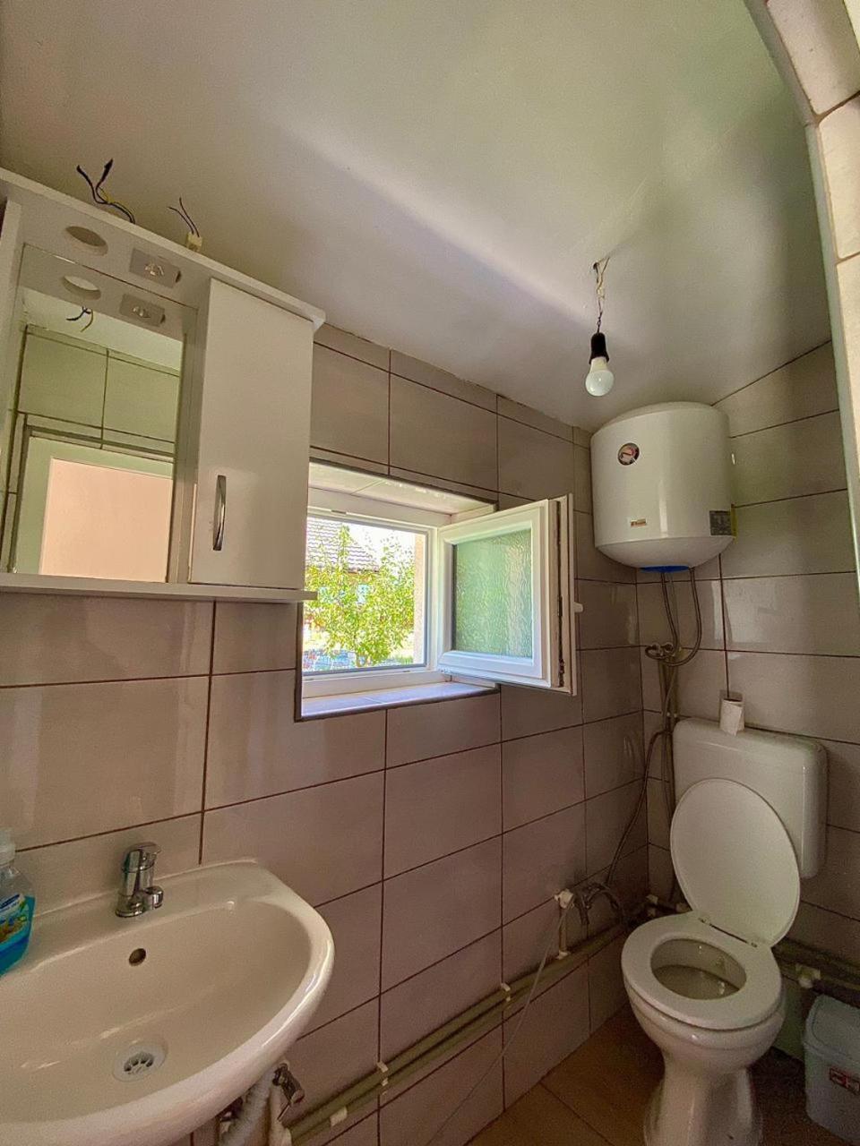 Lola Guest House Vuthaj Buitenkant foto