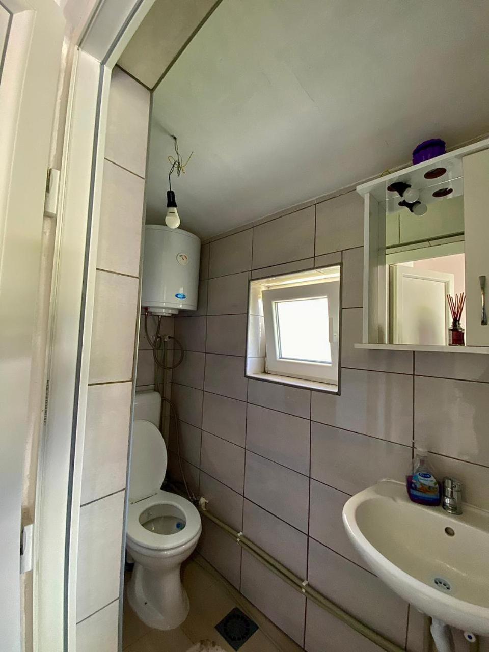 Lola Guest House Vuthaj Buitenkant foto