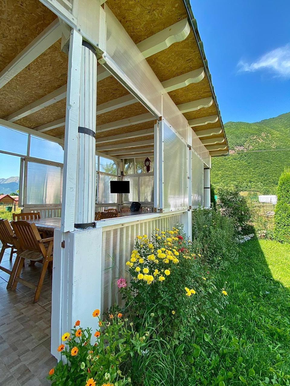 Lola Guest House Vuthaj Buitenkant foto