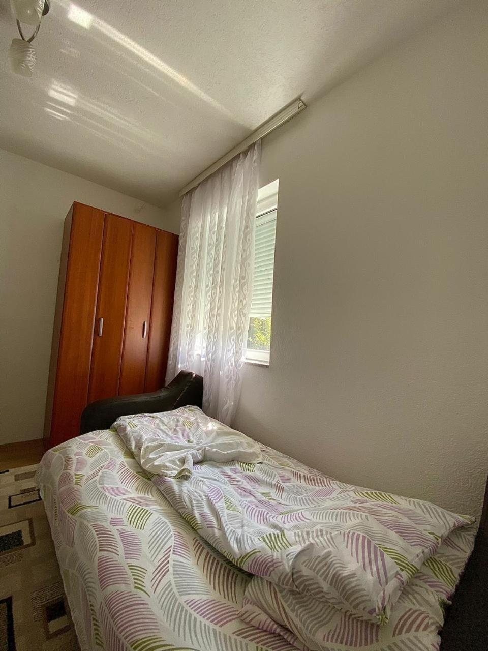 Lola Guest House Vuthaj Buitenkant foto