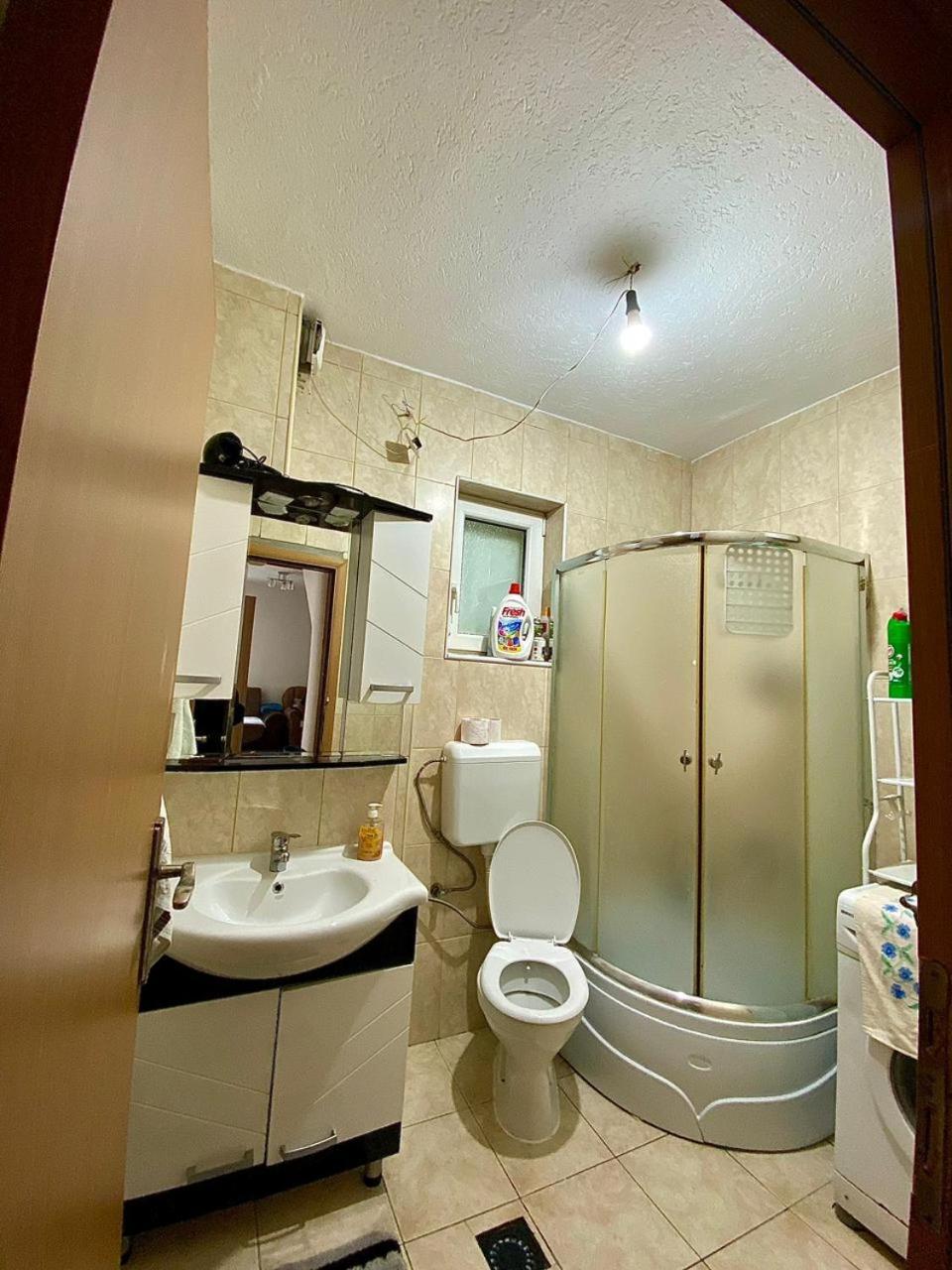 Lola Guest House Vuthaj Buitenkant foto