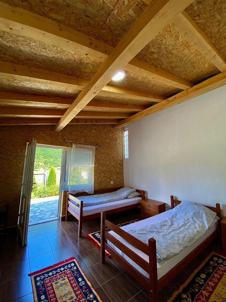 Lola Guest House Vuthaj Buitenkant foto